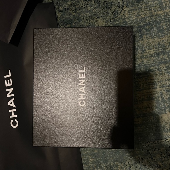 Two large and one medium Chanel bag and a medium box with banding’s. - Picture 2 of 4